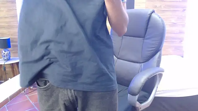 jhoellx online show from February 13, 2025, 12:32 pm