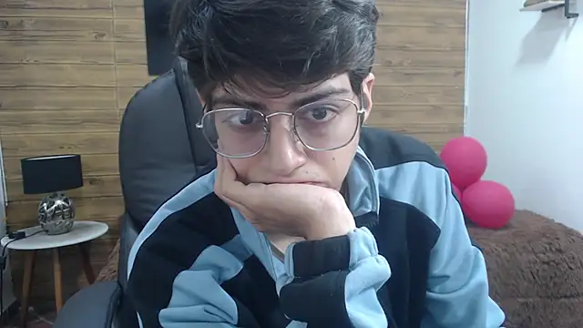 jhoellx online show from March 13, 2025, 1:50 pm