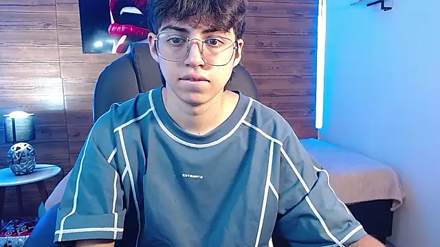 jhoellx online show from October 31, 2025, 9:38 pm