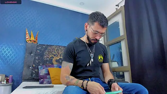 Snapshot of leondevereda chatting on February 7, 2025, 10:41 pm leondevereda online show from February 7, 2025, 10:41 pm