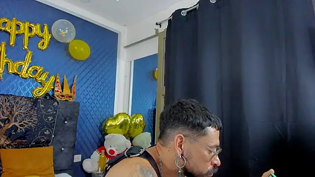 Snapshot of leondevereda chatting on February 21, 2025, 2:28 am leondevereda online show from February 21, 2025, 2:28 am