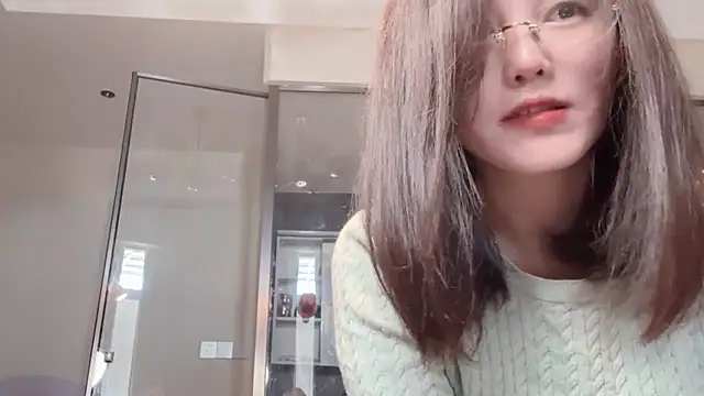 Krismil3 online show from April 20, 2026, 1:19 am