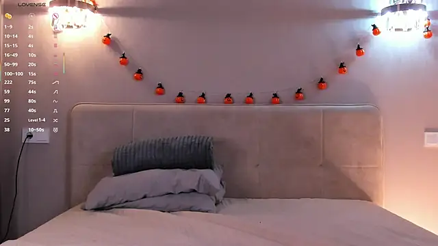 PetraBawden online show from December 18, 2025, 9:59 am