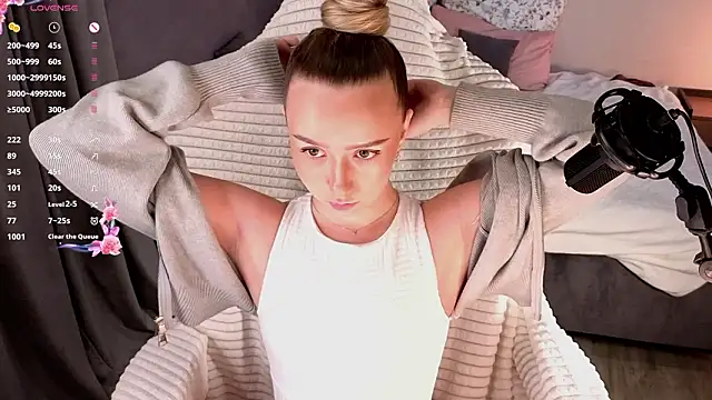 HollisBeckett online show from March 1, 2026, 3:08 am