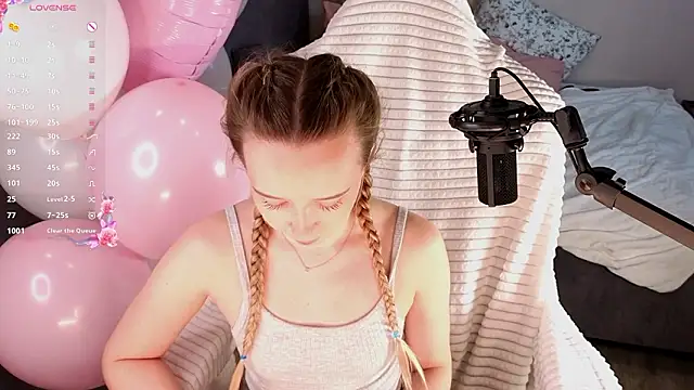 HollisBeckett online show from March 7, 2026, 3:14 am