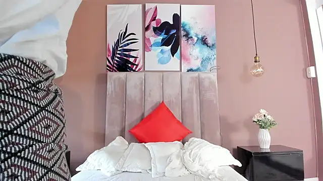 Snapshot of BellaClaiir chatting on February 22, 2025, 5:02 pm BellaClaiir online show from February 22, 2025, 5:02 pm