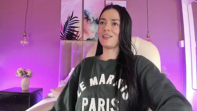 Snapshot of BellaClaiir chatting on November 4, 2025, 3:00 pm BellaClaiir online show from November 4, 2025, 3:00 pm