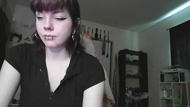 Snapshot of GoddessPinxx chatting on June 1, 2026, 9:05 pm GoddessPinxx online show from June 1, 2026, 9:05 pm