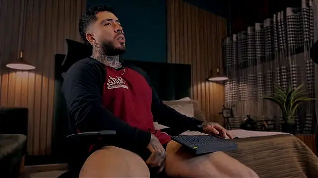 LeoSalvatore  online show from February 8, 2025, 3:30 am