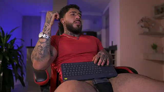 LeoSalvatore  online show from November 11, 2025, 5:29 am