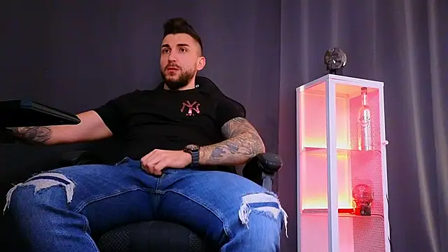 MightyAaron66 online show from February 26, 2025, 7:42 am