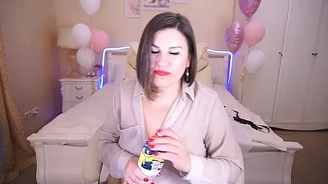 KiraRoxx online show from February 19, 2025, 11:14 pm