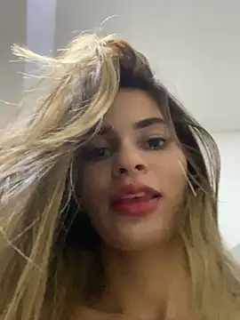 cuteluci  online show from January 4, 2025, 11:11 am