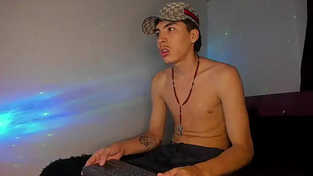 Snapshot of HeellBoy_ chatting on July 11, 2026, 11:17 pm HeellBoy online show from July 11, 2026, 11:17 pm