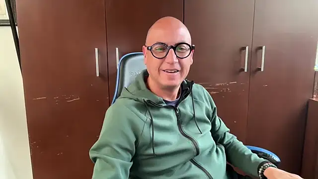 Snapshot of alanan881 chatting on January 17, 2026, 5:38 pm alanan881 online show from January 17, 2026, 5:38 pm