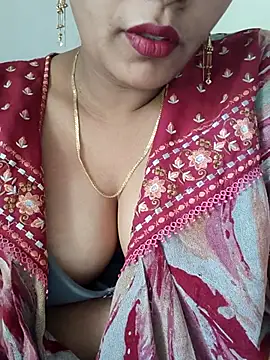 Snapshot of samitasharma chatting on April 18, 2026, 5:44 am samitasharma online show from April 18, 2026, 5:44 am