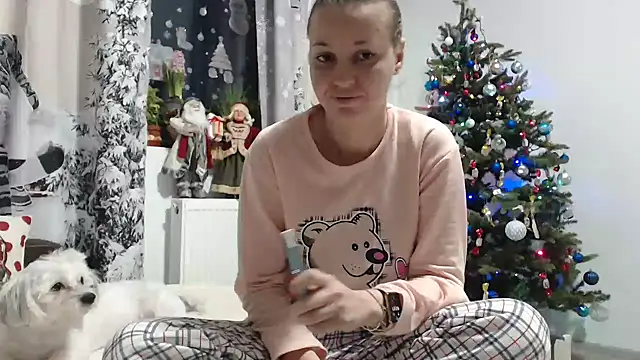 SweetMaddy888 online show from December 28, 2024, 5:23 am