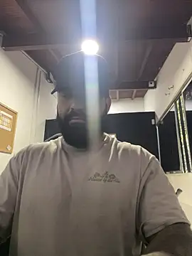 Snapshot of Lyon_vach chatting on May 4, 2026, 10:17 pm Lyon vach online show from May 4, 2026, 10:17 pm