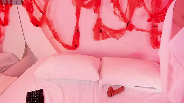 Snapshot of NanaOsaky chatting on October 31, 2025, 11:55 am NanaOsaky online show from October 31, 2025, 11:55 am