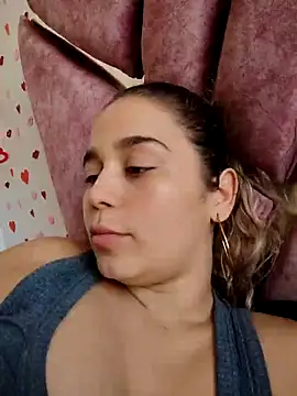 Snapshot of LaurenWelly_ chatting on February 19, 2025, 8:41 pm LaurenWelly online show from February 19, 2025, 8:41 pm