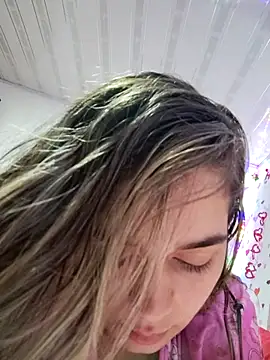 Snapshot of LaurenWelly_ chatting on February 21, 2025, 2:50 am LaurenWelly online show from February 21, 2025, 2:50 am