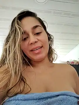 Snapshot of LaurenWelly_ chatting on February 23, 2025, 1:21 pm LaurenWelly online show from February 23, 2025, 1:21 pm