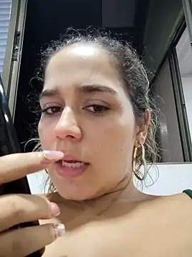 Snapshot of LaurenWelly_ chatting on March 4, 2025, 1:23 am LaurenWelly online show from March 4, 2025, 1:23 am