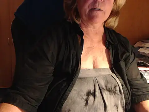 Snapshot of _sunshine__ chatting on May 4, 2026, 7:21 pm sunshine online show from May 4, 2026, 7:21 pm