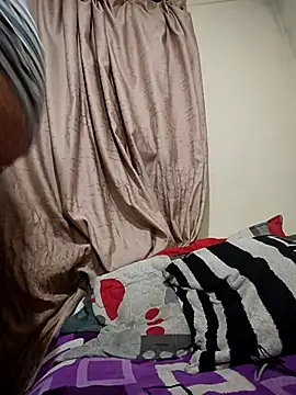 CORALINE GREYM online show from November 27, 2025, 12:24 am