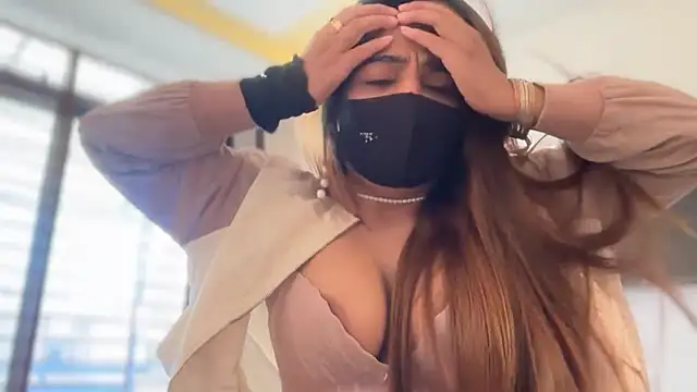 Hotty-Sana online show from December 23, 2025, 6:33 am