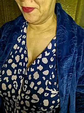 Foxlady2271 online show from January 4, 2025, 3:28 pm