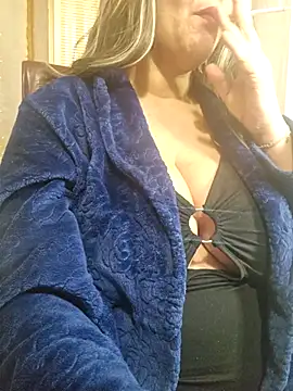 Foxlady2271 online show from February 28, 2025, 6:20 pm