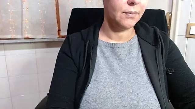 Foxlady2271 online show from March 25, 2026, 6:19 am