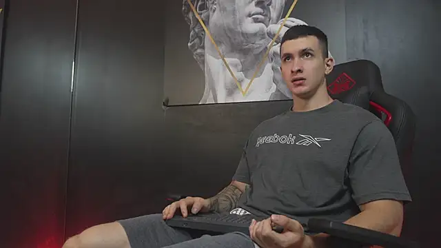 JacksonOlsenn online show from November 27, 2025, 8:33 pm