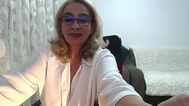 cecylya4u online show from October 1, 2025, 6:25 pm