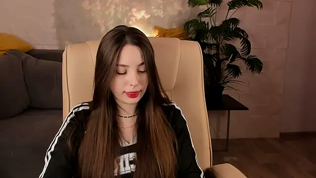 MoonLissa online show from December 20, 2024, 1:43 pm