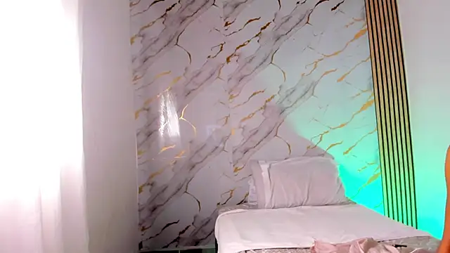 coralcarter1 online show from November 13, 2025, 2:49 pm