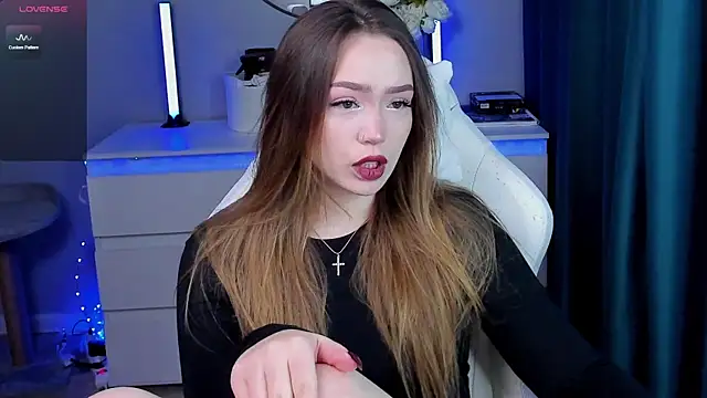 Evia r0se online show from November 4, 2025, 9:52 am