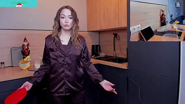 Evia r0se online show from December 19, 2025, 5:42 pm