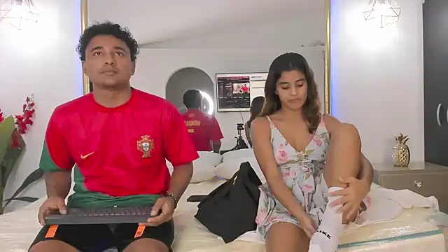 Snapshot of mia_and_masterboy chatting on December 10, 2024, 11:40 pm mia and masterboy online show from December 10, 2024, 11:40 pm