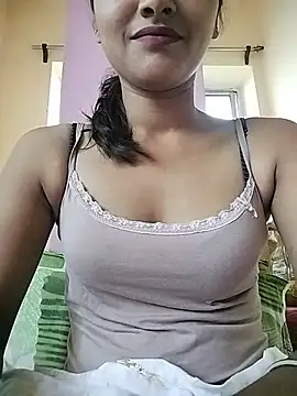 MISSQUEEN48 online show from July 10, 2026, 11:24 am