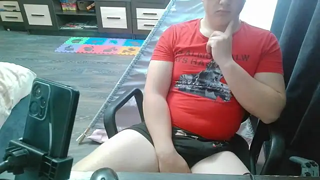 Snapshot of gamblingbum chatting on April 14, 2026, 12:33 pm gamblingbum online show from April 14, 2026, 12:33 pm