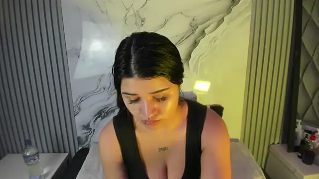 venusowen  online show from February 15, 2026, 12:14 pm