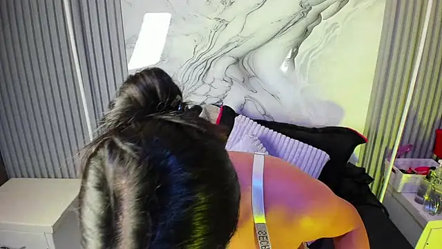 venusowen  online show from April 15, 2026, 1:51 pm