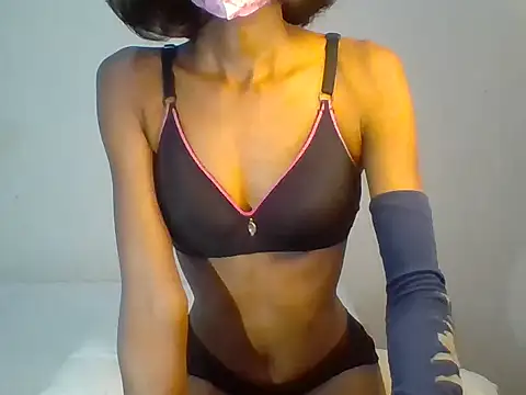 Snapshot of Levinya chatting on December 5, 2024, 2:53 am Levinya online show from December 5, 2024, 2:53 am