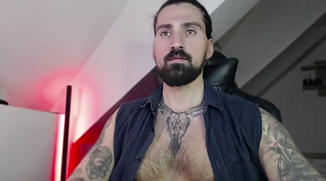 Snapshot of MateoHunk chatting on January 1, 2025, 5:11 pm MateoHunk online show from January 1, 2025, 5:11 pm