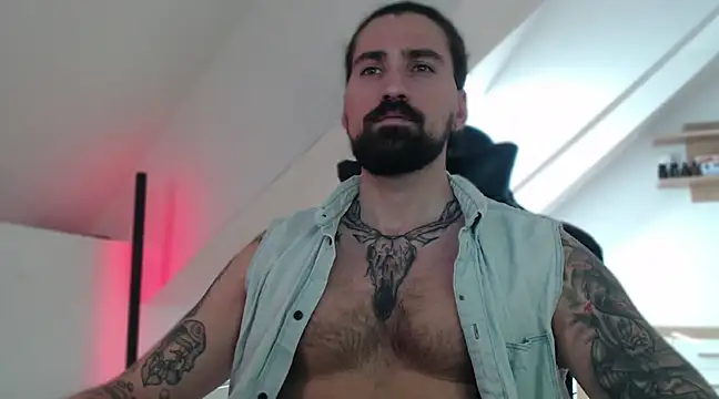 Snapshot of MateoHunk chatting on January 2, 2025, 12:46 pm MateoHunk online show from January 2, 2025, 12:46 pm