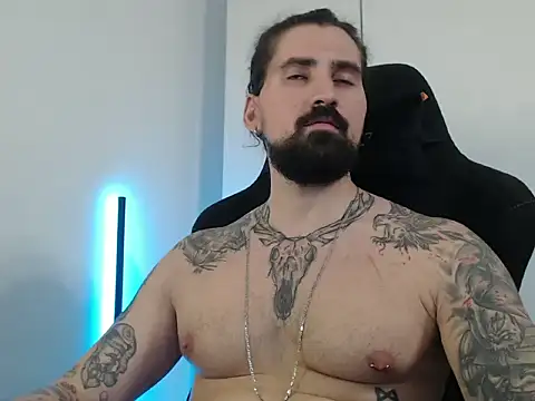 Snapshot of MateoHunk chatting on October 27, 2025, 6:01 pm MateoHunk online show from October 27, 2025, 6:01 pm