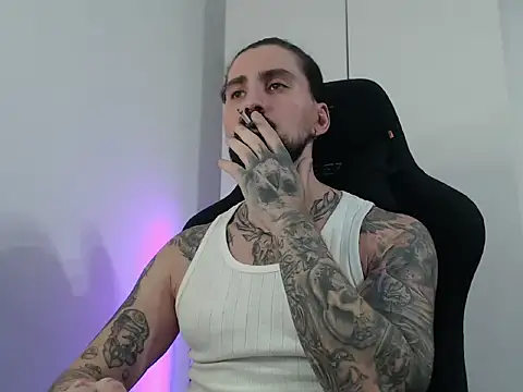 Snapshot of MateoHunk chatting on November 13, 2025, 5:45 pm MateoHunk online show from November 13, 2025, 5:45 pm