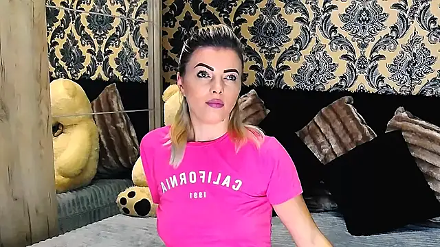 Snapshot of Aly_girl1 chatting on January 25, 2025, 9:47 am Aly girl1 online show from January 25, 2025, 9:47 am